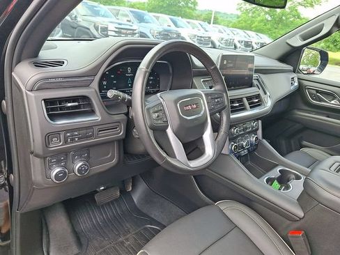 Used 2022 GMC Yukon XL SLT w/ SLT Premium Package AWD/4WD image 10