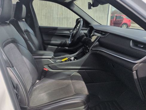 Used 2025 Jeep Grand Cherokee L Laredo image 29