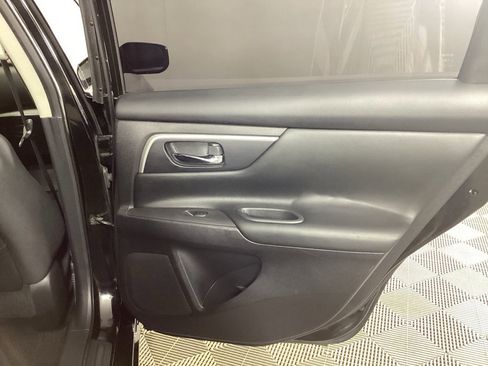 Used 2016 Nissan Altima 2.5 SR w/ LED Appearance Package image 10