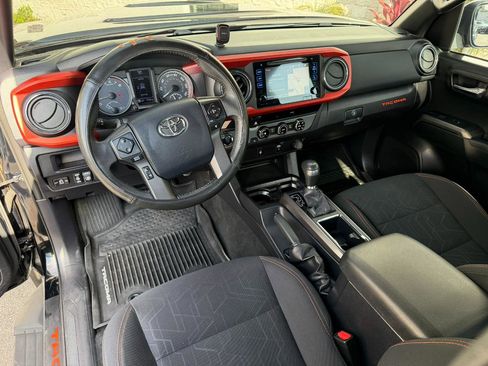 Used 2017 Toyota Tacoma TRD Off-Road image 27