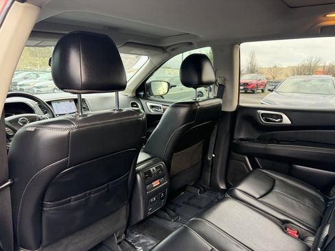 Used 2019 Nissan Pathfinder Platinum image 32