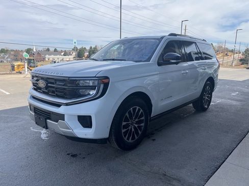 Used 2025 Ford Expedition Platinum image 3