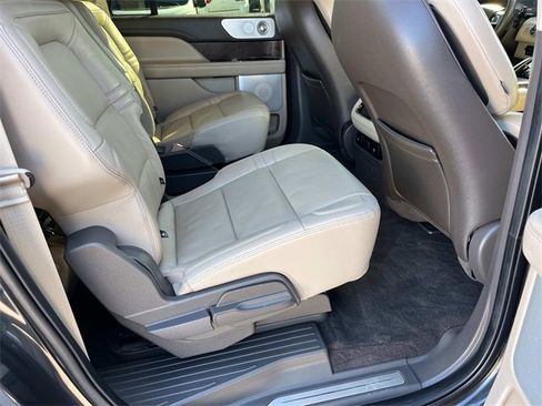 Used 2023 Lincoln Navigator L Reserve image 13