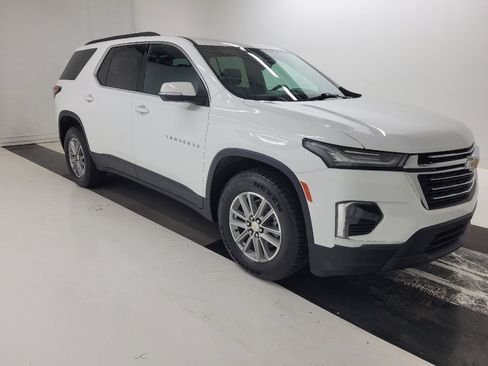 Used 2023 Chevrolet Traverse LT image 11