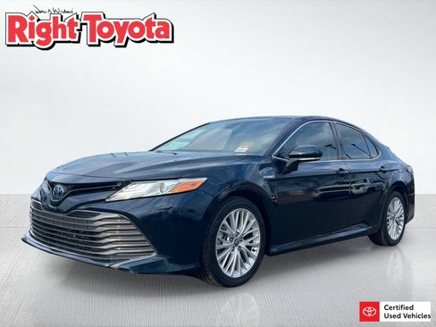 Certified 2020 Toyota Camry XLE w/ Sunroof Package FWD image 1