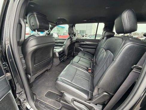 Used 2024 Jeep Wagoneer Series II w/ Flexible Seating Group AWD/4WD image 18