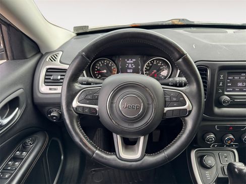 Used 2018 Jeep Compass Latitude w/ Cold Weather Group image 12