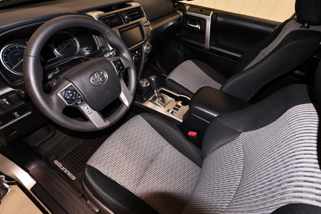 Used 2016 Toyota 4Runner SR5 AWD/4WD image 29