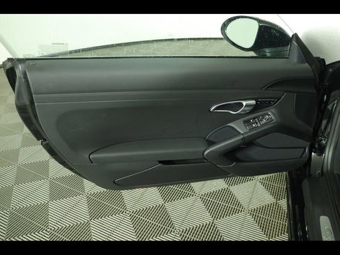 Used 2025 Porsche 718 Cayman RWD image 21