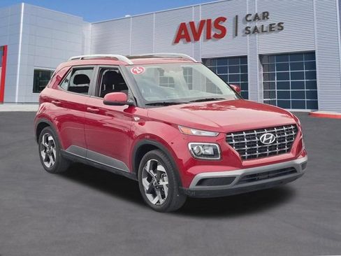 Used 2025 Hyundai Venue SEL FWD image 3