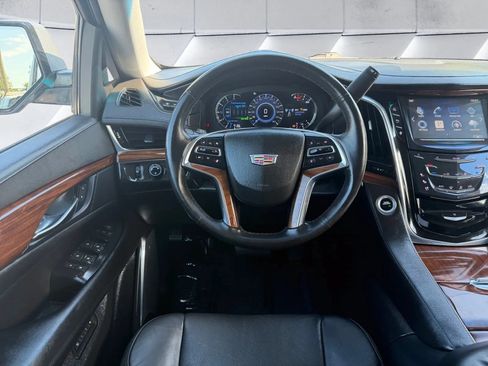 Used 2016 Cadillac Escalade Luxury AWD/4WD image 11