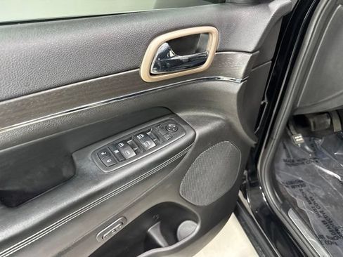 Used 2017 Jeep Grand Cherokee Limited AWD/4WD image 13