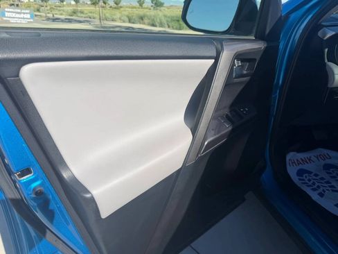 Used 2018 Toyota RAV4 XLE AWD/4WD image 19