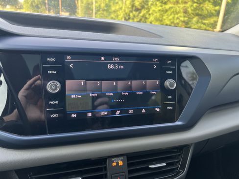 Certified 2023 Volkswagen Taos SE w/ Panoramic Sunroof Package FWD image 21