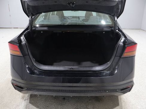 Used 2024 Nissan Altima 2.5 SV FWD image 19
