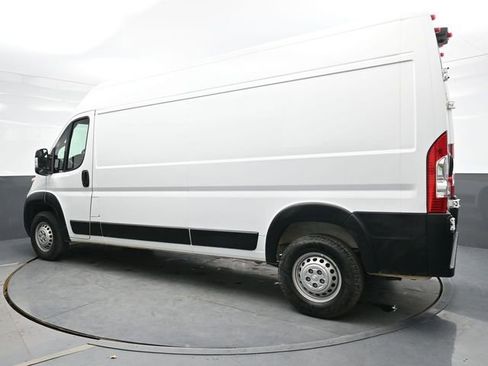 Used 2024 RAM ProMaster 2500 w/ Convenience Group FWD image 4