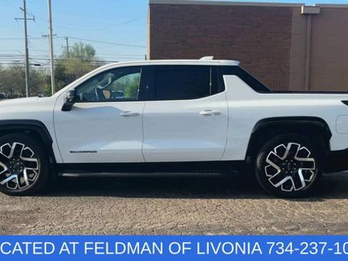 Certified 2024 Chevrolet Silverado EV RST AWD/4WD image 5
