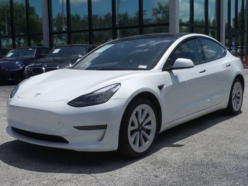 Used 2023 Tesla Model 3 Standard Range RWD image 7