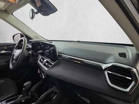 Used 2025 Chevrolet TrailBlazer LT image 24