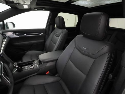 Used 2025 Cadillac XT5 Premium Luxury image 11