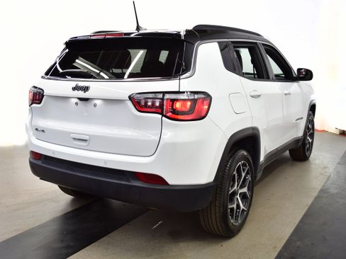 Used 2025 Jeep Compass Limited AWD/4WD image 7