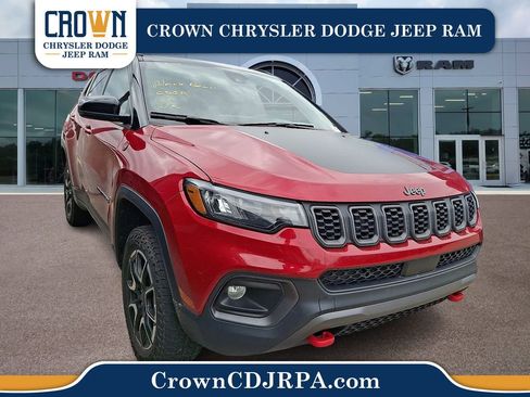 Used 2025 Jeep Compass Trailhawk image 1