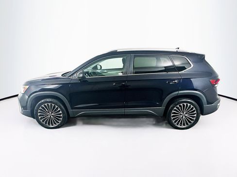 Used 2025 Volkswagen Taos SE FWD image 4