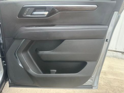 Used 2025 Chevrolet Suburban Z71 AWD/4WD image 15