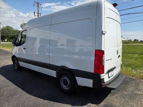 Used 2024 Mercedes-Benz Sprinter 2500 image 2