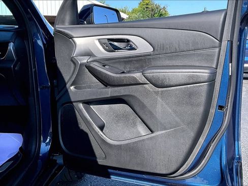 Used 2023 Chevrolet Traverse LT FWD image 29