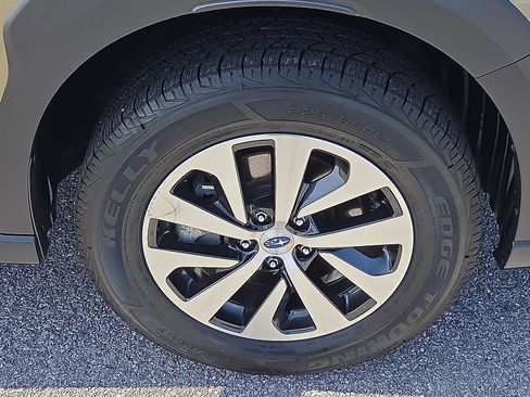 Used 2024 Subaru Outback Premium AWD/4WD image 7
