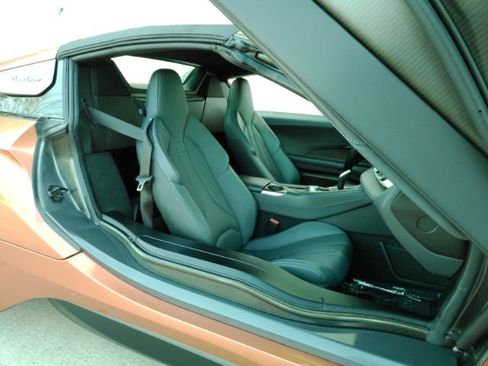 Used 2019 BMW i8 Roadster image 27