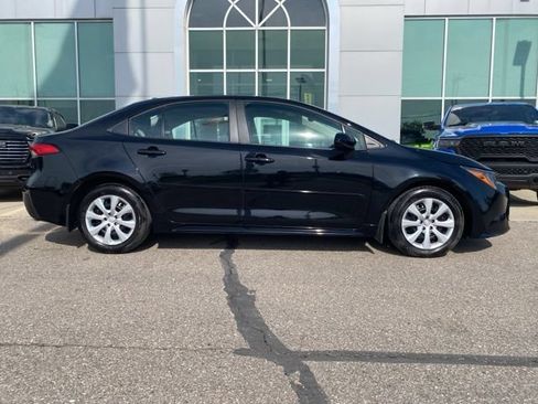 Used 2025 Toyota Corolla LE FWD image 4