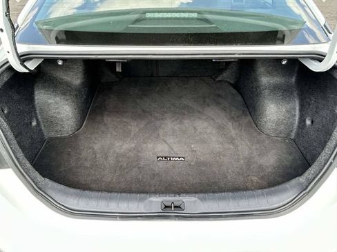 Used 2025 Nissan Altima 2.5 SV FWD image 10