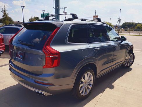 Used 2017 Volvo XC90 T6 Momentum w/ Vision Package AWD/4WD image 3