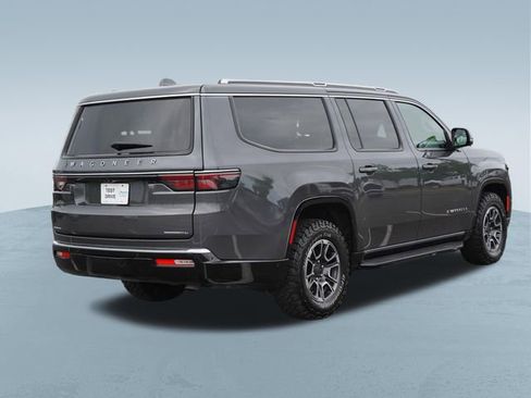 Used 2023 Jeep Wagoneer L Series II w/ Convenience Group I AWD/4WD image 9