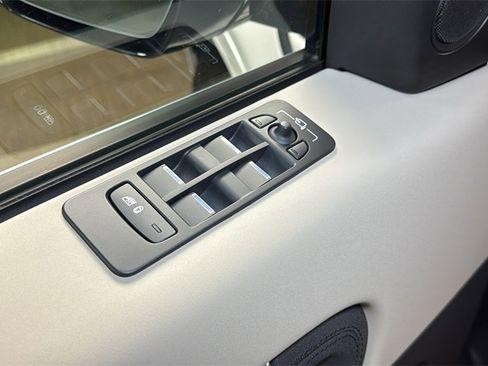 Used 2024 Land Rover Discovery Sport S image 25