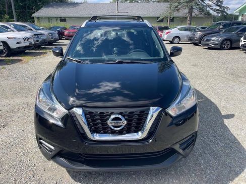 Used 2018 Nissan Kicks SV FWD image 2