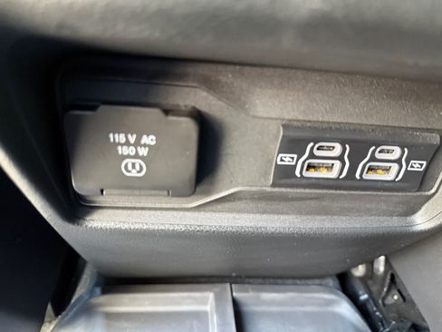 Used 2024 Jeep Grand Cherokee Altitude AWD/4WD image 19
