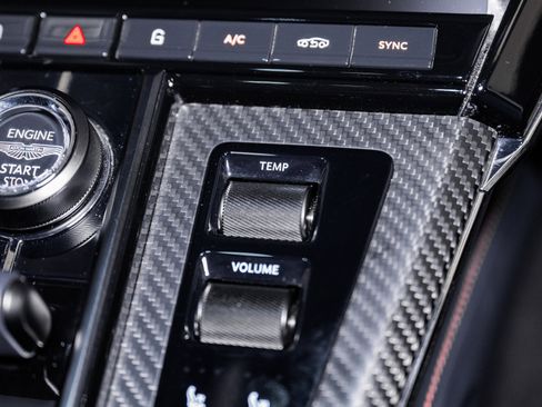 Used 2025 Aston Martin V8 Vantage Coupe image 33