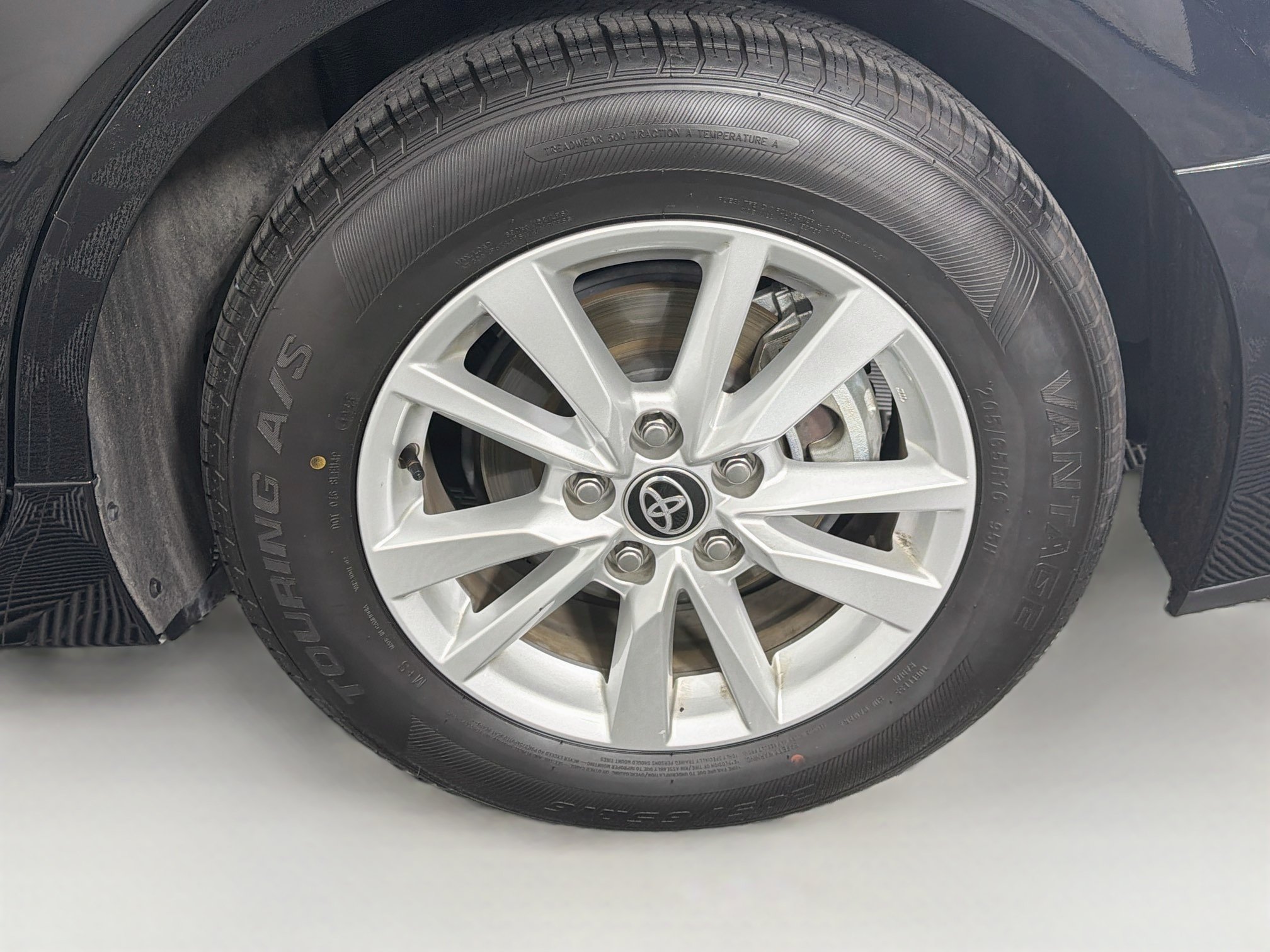Used 2025 Toyota Camry LE FWD image 11