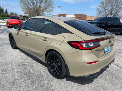 Used 2025 Honda Civic Sport image 4