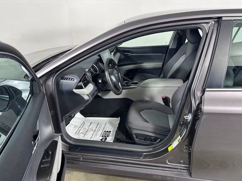 Used 2022 Toyota Camry LE FWD image 18