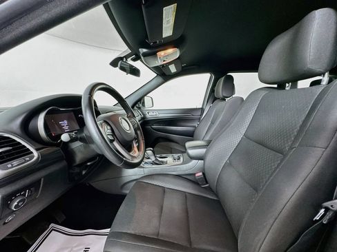 Used 2019 Jeep Grand Cherokee Laredo AWD/4WD image 20