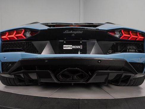 Used 2018 Lamborghini Aventador S image 22