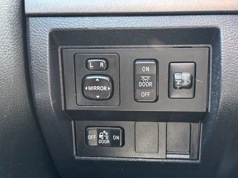 Used 2017 Toyota Tundra SR5 AWD/4WD image 14