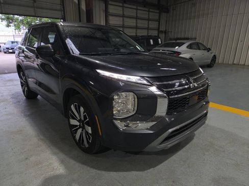 Used 2025 Mitsubishi Outlander SE FWD image 6