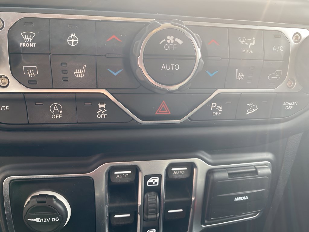 Used 2019 Jeep Wrangler Unlimited Sahara w/ Advanced Safety Group AWD/4WD image 25