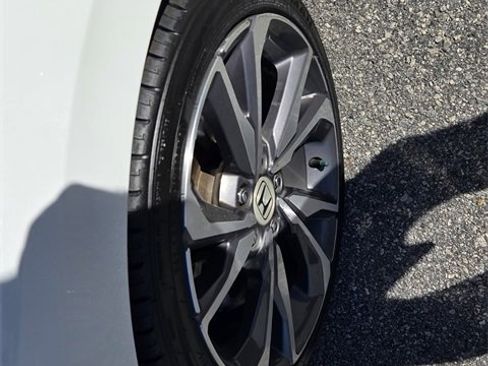 Used 2019 Honda Civic Touring image 18