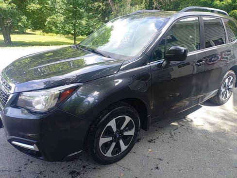 Used 2017 Subaru Forester 2.5i Limited AWD/4WD image 2